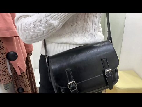 ❤️ Almenn sjálfsfróun ungrar tíkar FeralBerry með dildó í mátunarklefa Kynlíf á is.xxxshake.ru