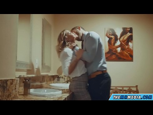 ❤️ Þegar busty ljóska tælir þig á almenningssalerni Kynlíf á is.xxxshake.ru